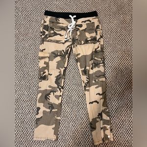 Snap Cargo Pants - Desert Camo Mnml